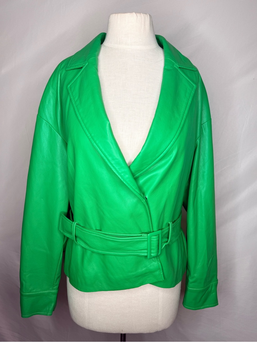STUNNING INC International Concepts Green Faux Leather Belted Jacket!